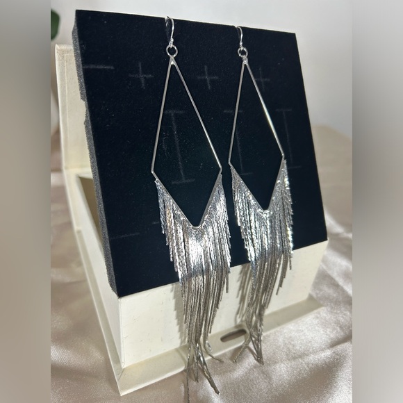 Jewelry - Vintage Basic Fringe Linear Drop Earrings Brand New Never Used
